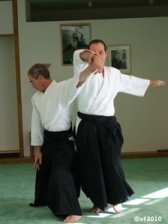 Jean-Pierre Kunzi Sensei démontre une technique d'Aïkido